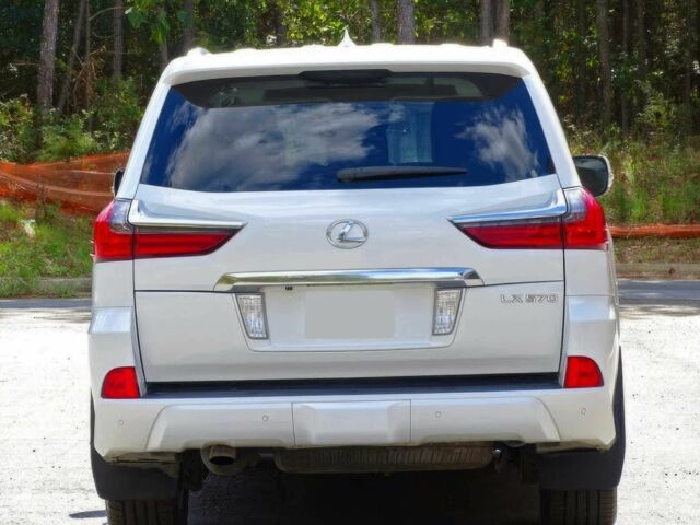 Белый Лексус ЛХ, объемом двигателя 5.7 л и пробегом 75 тыс. км за 40000 $, фото 6 на Automoto.ua