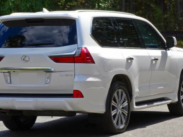 Белый Лексус ЛХ, объемом двигателя 5.7 л и пробегом 75 тыс. км за 40000 $, фото 5 на Automoto.ua