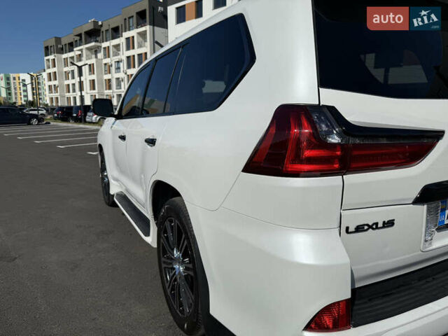 Белый Лексус ЛХ, объемом двигателя 4.46 л и пробегом 235 тыс. км за 56900 $, фото 10 на Automoto.ua