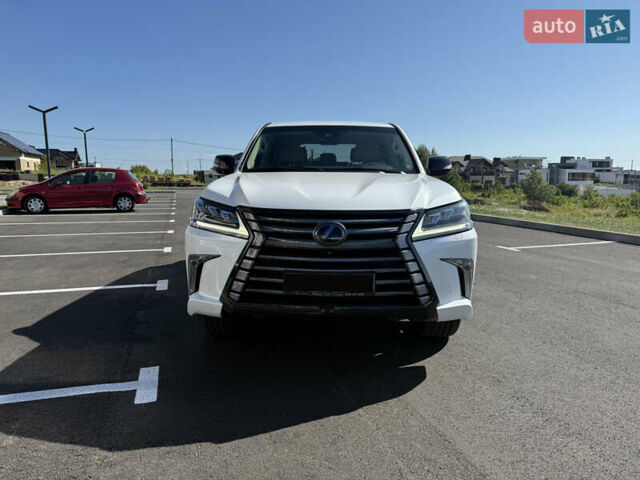 Белый Лексус ЛХ, объемом двигателя 4.46 л и пробегом 235 тыс. км за 56900 $, фото 3 на Automoto.ua