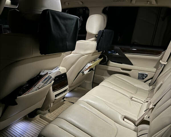 Белый Лексус ЛХ, объемом двигателя 5.66 л и пробегом 150 тыс. км за 67000 $, фото 2 на Automoto.ua