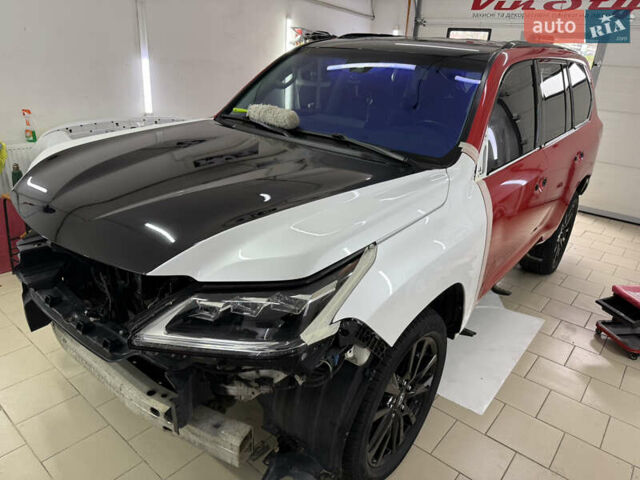 Белый Лексус ЛХ, объемом двигателя 5.66 л и пробегом 148 тыс. км за 77000 $, фото 18 на Automoto.ua
