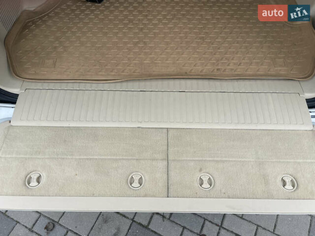 Білий Лексус ЛХ, об'ємом двигуна 4.46 л та пробігом 143 тис. км за 62500 $, фото 50 на Automoto.ua