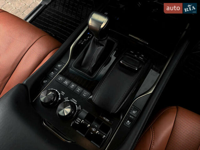 Білий Лексус ЛХ, об'ємом двигуна 4.5 л та пробігом 125 тис. км за 65500 $, фото 17 на Automoto.ua