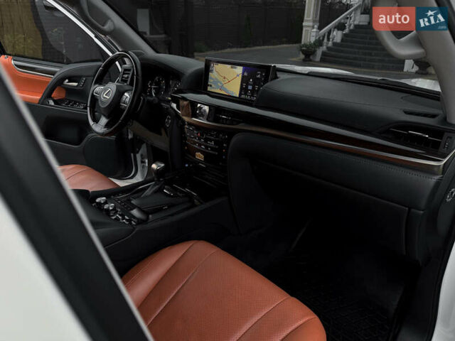 Білий Лексус ЛХ, об'ємом двигуна 4.5 л та пробігом 125 тис. км за 65500 $, фото 14 на Automoto.ua
