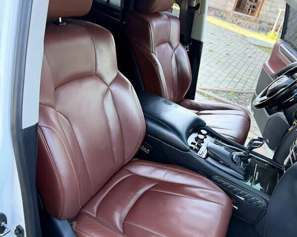 Белый Лексус ЛХ, объемом двигателя 5.66 л и пробегом 148 тыс. км за 77000 $, фото 101 на Automoto.ua