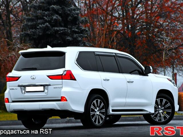 Белый Лексус ЛХ, объемом двигателя 4.5 л и пробегом 125 тыс. км за 65500 $, фото 5 на Automoto.ua