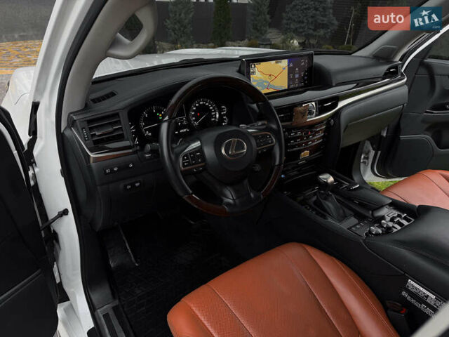 Білий Лексус ЛХ, об'ємом двигуна 4.5 л та пробігом 125 тис. км за 65500 $, фото 11 на Automoto.ua