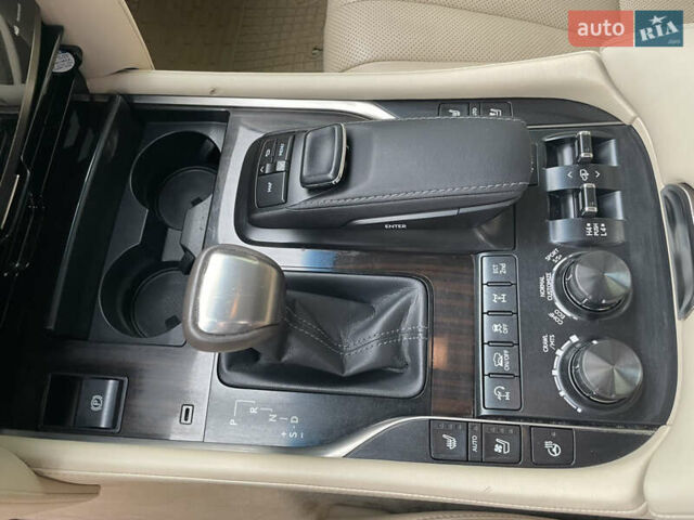 Білий Лексус ЛХ, об'ємом двигуна 4.46 л та пробігом 143 тис. км за 62500 $, фото 38 на Automoto.ua