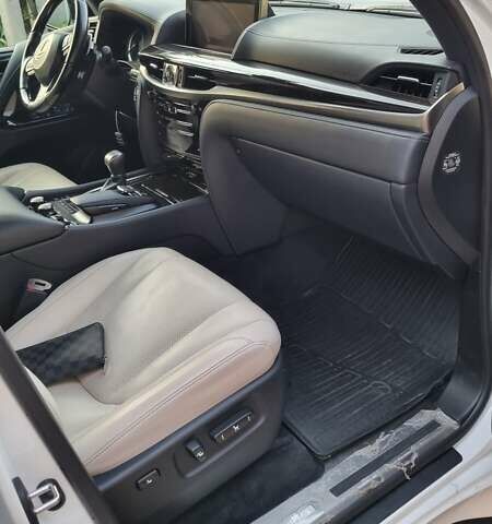 Білий Лексус ЛХ, об'ємом двигуна 4.46 л та пробігом 115 тис. км за 67000 $, фото 10 на Automoto.ua