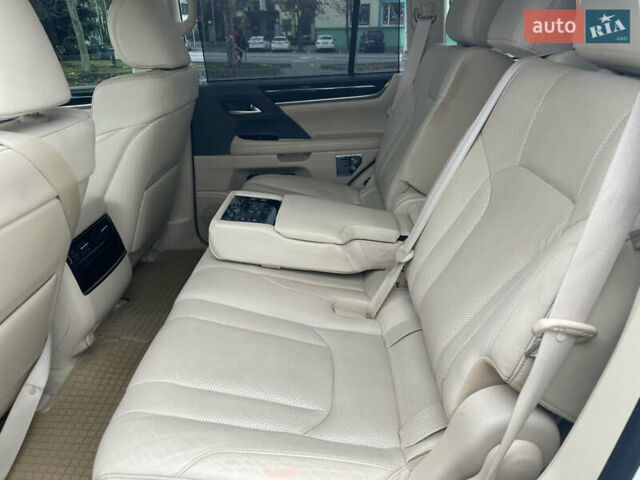 Білий Лексус ЛХ, об'ємом двигуна 4.46 л та пробігом 143 тис. км за 62500 $, фото 40 на Automoto.ua