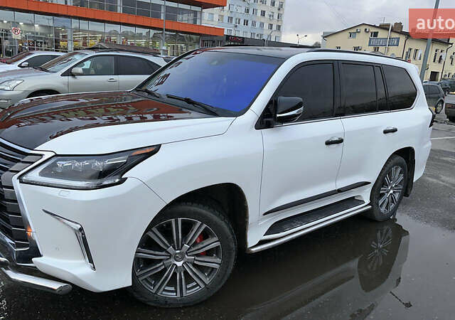 Белый Лексус ЛХ, объемом двигателя 5.66 л и пробегом 148 тыс. км за 77000 $, фото 73 на Automoto.ua