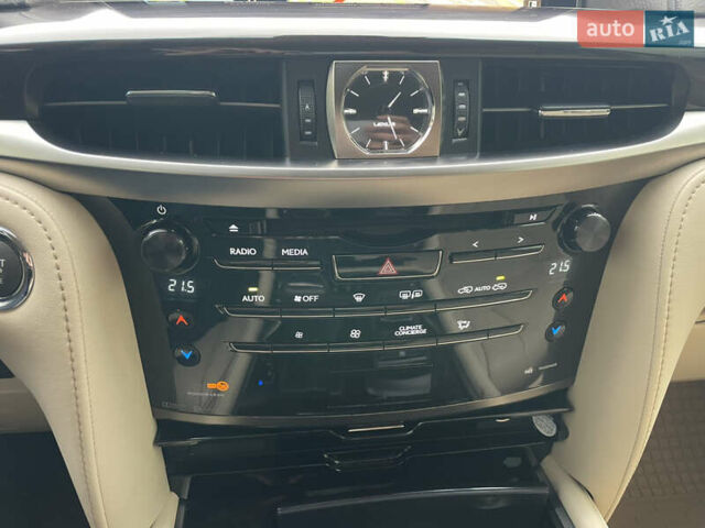 Білий Лексус ЛХ, об'ємом двигуна 4.46 л та пробігом 143 тис. км за 62500 $, фото 34 на Automoto.ua