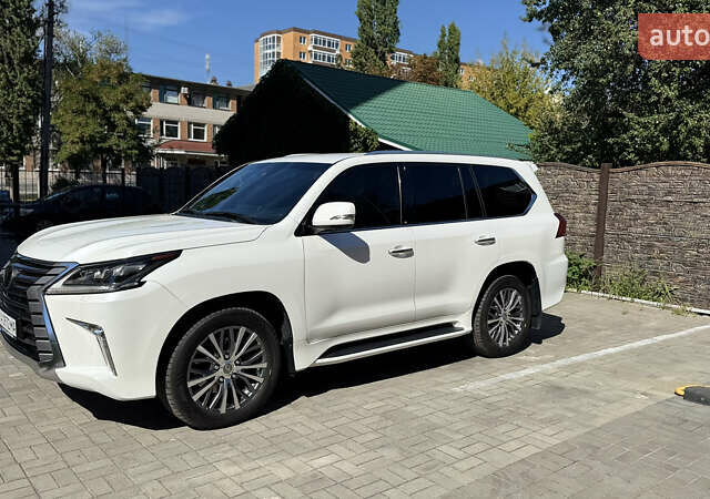 Белый Лексус ЛХ, объемом двигателя 4.46 л и пробегом 138 тыс. км за 67000 $, фото 4 на Automoto.ua