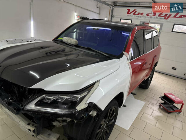 Белый Лексус ЛХ, объемом двигателя 5.66 л и пробегом 148 тыс. км за 77000 $, фото 22 на Automoto.ua
