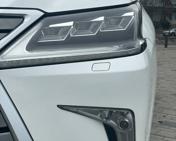 Білий Лексус ЛХ, об'ємом двигуна 4.46 л та пробігом 143 тис. км за 62500 $, фото 22 на Automoto.ua