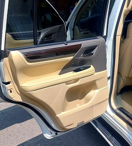Білий Лексус ЛХ, об'ємом двигуна 4.5 л та пробігом 140 тис. км за 69999 $, фото 6 на Automoto.ua
