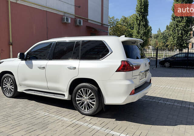 Белый Лексус ЛХ, объемом двигателя 4.46 л и пробегом 138 тыс. км за 67000 $, фото 5 на Automoto.ua