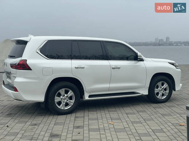 Білий Лексус ЛХ, об'ємом двигуна 4.46 л та пробігом 143 тис. км за 62500 $, фото 4 на Automoto.ua