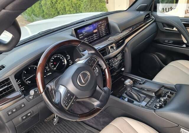 Білий Лексус ЛХ, об'ємом двигуна 4.46 л та пробігом 115 тис. км за 67000 $, фото 9 на Automoto.ua