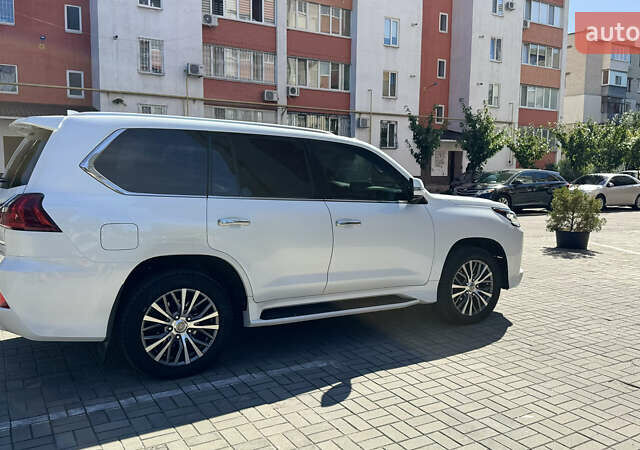 Белый Лексус ЛХ, объемом двигателя 4.46 л и пробегом 138 тыс. км за 67000 $, фото 11 на Automoto.ua