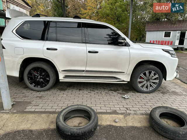 Белый Лексус ЛХ, объемом двигателя 5.66 л и пробегом 148 тыс. км за 77000 $, фото 43 на Automoto.ua