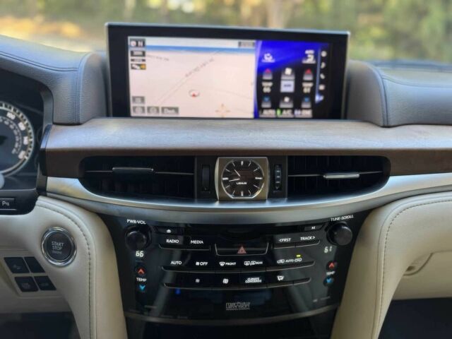 Білий Лексус ЛХ, об'ємом двигуна 5.7 л та пробігом 44 тис. км за 20000 $, фото 9 на Automoto.ua