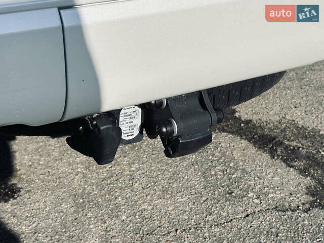 Белый Лексус ЛХ, объемом двигателя 5.7 л и пробегом 263 тыс. км за 68000 $, фото 16 на Automoto.ua