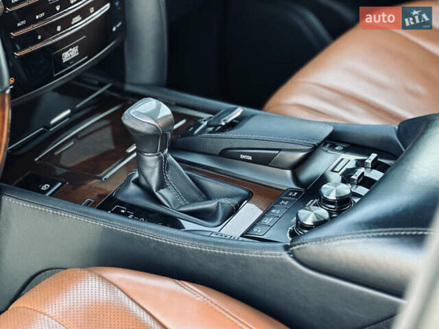 Белый Лексус ЛХ, объемом двигателя 5.7 л и пробегом 263 тыс. км за 68000 $, фото 77 на Automoto.ua