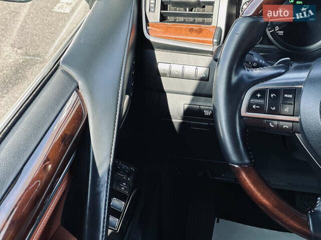 Белый Лексус ЛХ, объемом двигателя 5.7 л и пробегом 263 тыс. км за 68000 $, фото 52 на Automoto.ua