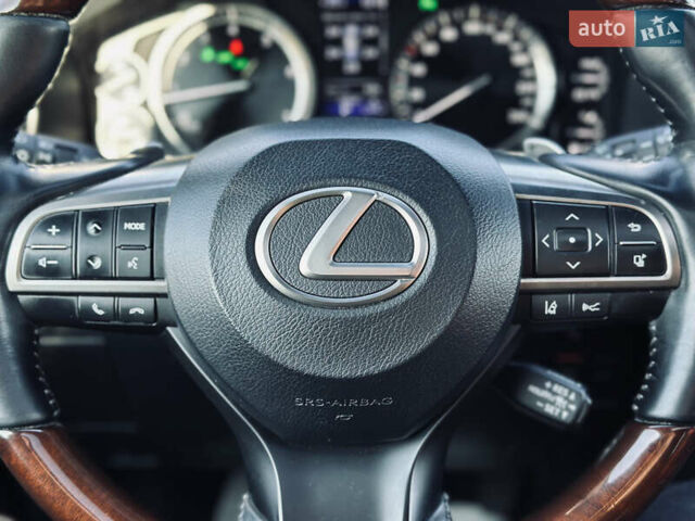Белый Лексус ЛХ, объемом двигателя 5.7 л и пробегом 263 тыс. км за 68000 $, фото 70 на Automoto.ua