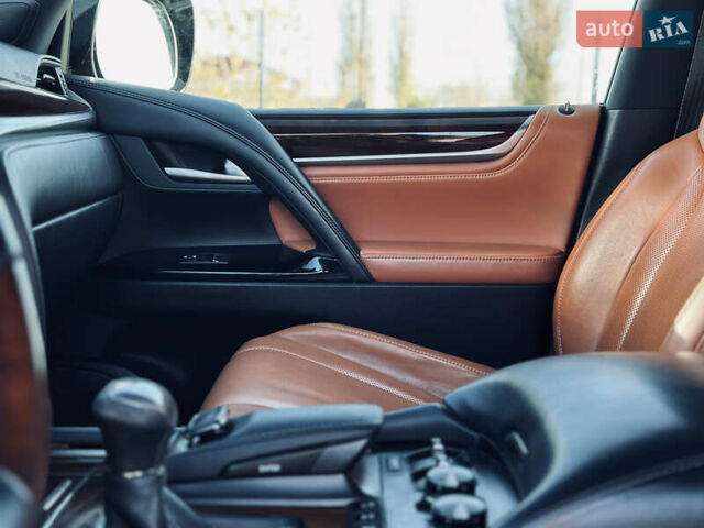 Белый Лексус ЛХ, объемом двигателя 5.7 л и пробегом 263 тыс. км за 68000 $, фото 31 на Automoto.ua