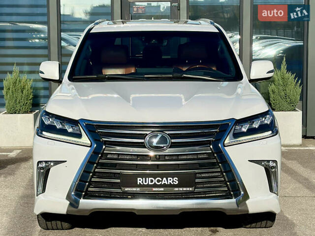 Белый Лексус ЛХ, объемом двигателя 5.7 л и пробегом 263 тыс. км за 68000 $, фото 7 на Automoto.ua