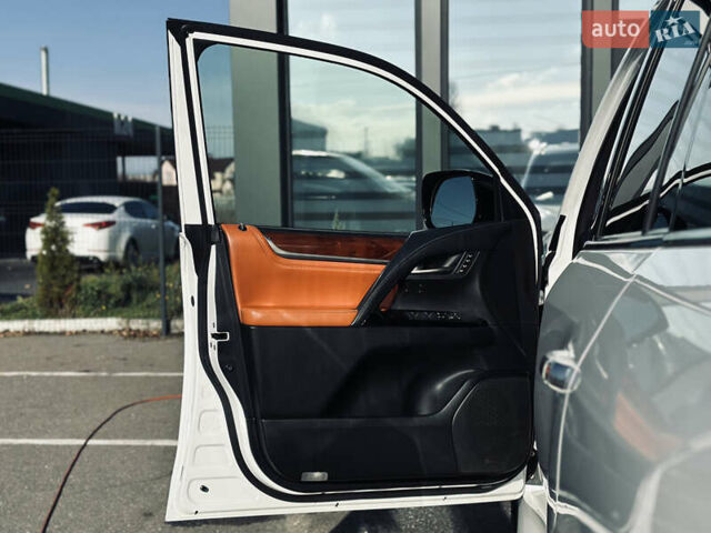 Белый Лексус ЛХ, объемом двигателя 5.7 л и пробегом 263 тыс. км за 68000 $, фото 28 на Automoto.ua