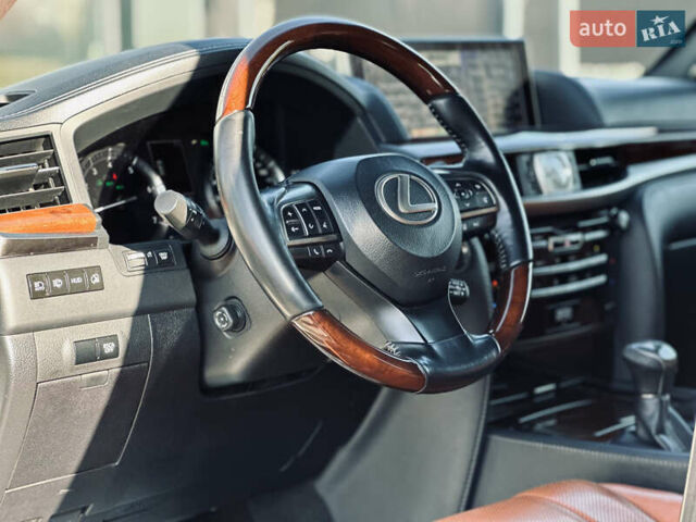 Белый Лексус ЛХ, объемом двигателя 5.7 л и пробегом 263 тыс. км за 68000 $, фото 78 на Automoto.ua