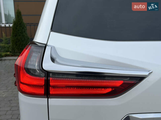 Білий Лексус ЛХ, об'ємом двигуна 4.46 л та пробігом 89 тис. км за 75000 $, фото 8 на Automoto.ua