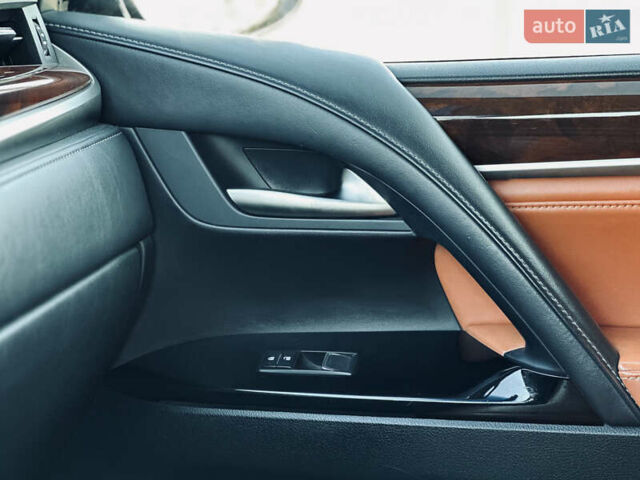 Белый Лексус ЛХ, объемом двигателя 5.7 л и пробегом 263 тыс. км за 68000 $, фото 76 на Automoto.ua