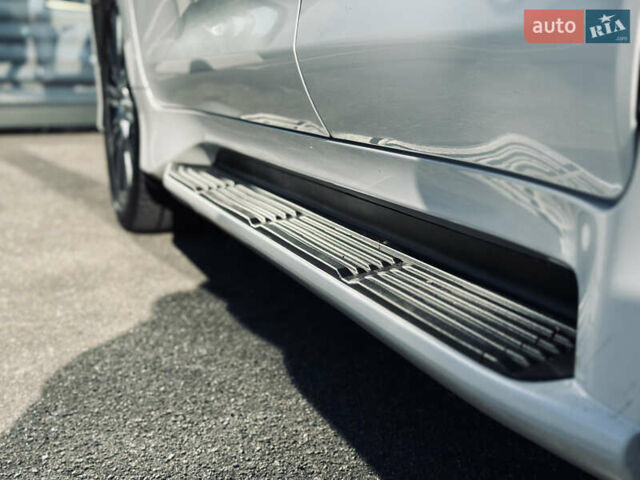 Белый Лексус ЛХ, объемом двигателя 5.7 л и пробегом 263 тыс. км за 68000 $, фото 63 на Automoto.ua