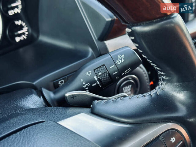 Белый Лексус ЛХ, объемом двигателя 5.7 л и пробегом 263 тыс. км за 68000 $, фото 65 на Automoto.ua