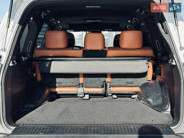 Белый Лексус ЛХ, объемом двигателя 5.7 л и пробегом 263 тыс. км за 68000 $, фото 39 на Automoto.ua