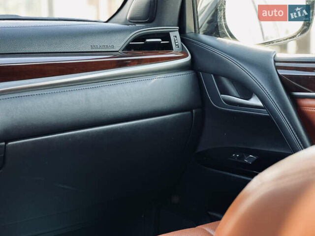 Белый Лексус ЛХ, объемом двигателя 5.7 л и пробегом 263 тыс. км за 68000 $, фото 41 на Automoto.ua