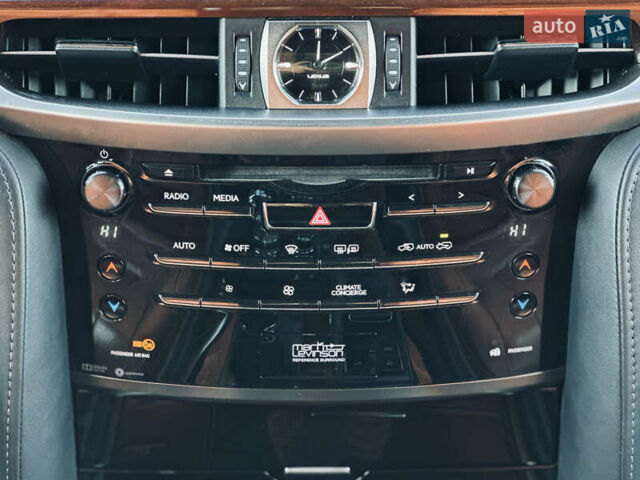 Белый Лексус ЛХ, объемом двигателя 5.7 л и пробегом 263 тыс. км за 68000 $, фото 44 на Automoto.ua