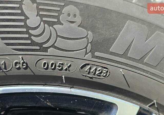 Белый Лексус ЛХ, объемом двигателя 4.46 л и пробегом 234 тыс. км за 60999 $, фото 9 на Automoto.ua