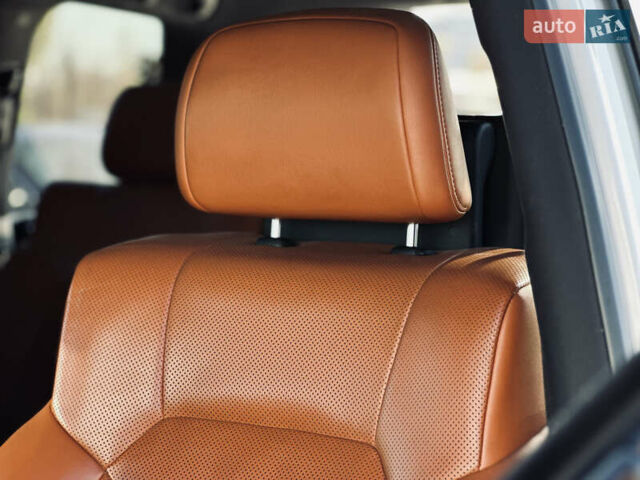 Белый Лексус ЛХ, объемом двигателя 5.7 л и пробегом 263 тыс. км за 68000 $, фото 36 на Automoto.ua