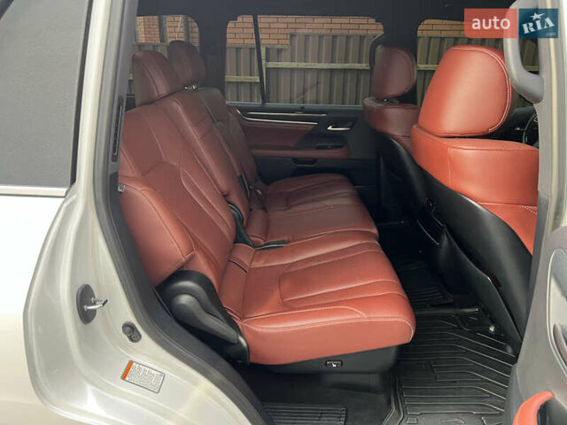 Білий Лексус ЛХ, об'ємом двигуна 4.46 л та пробігом 89 тис. км за 75000 $, фото 18 на Automoto.ua