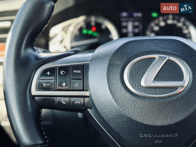 Белый Лексус ЛХ, объемом двигателя 5.7 л и пробегом 263 тыс. км за 68000 $, фото 69 на Automoto.ua