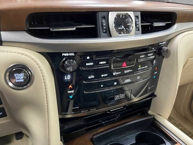 Білий Лексус ЛХ, об'ємом двигуна 0 л та пробігом 81 тис. км за 46900 $, фото 14 на Automoto.ua