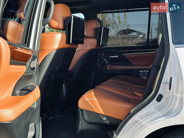 Белый Лексус ЛХ, объемом двигателя 5.7 л и пробегом 263 тыс. км за 68000 $, фото 27 на Automoto.ua