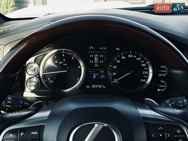 Белый Лексус ЛХ, объемом двигателя 5.7 л и пробегом 263 тыс. км за 68000 $, фото 67 на Automoto.ua