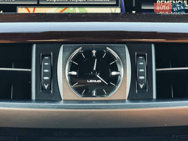 Белый Лексус ЛХ, объемом двигателя 5.7 л и пробегом 263 тыс. км за 68000 $, фото 79 на Automoto.ua